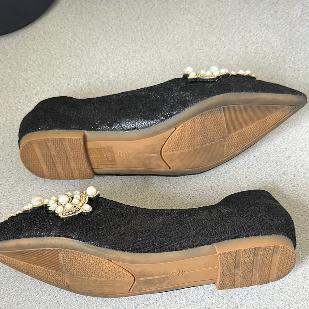 Elegant Black Pearl Embellished Women's Flats - Picture 2 of 2